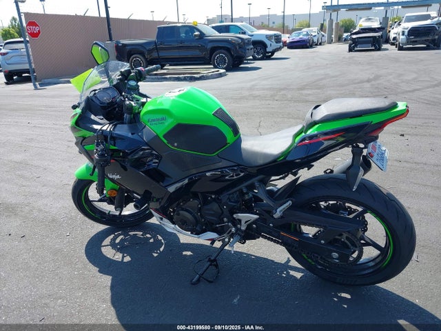 JKAEXKG12NDAF7210 Kawasaki Ninja 400