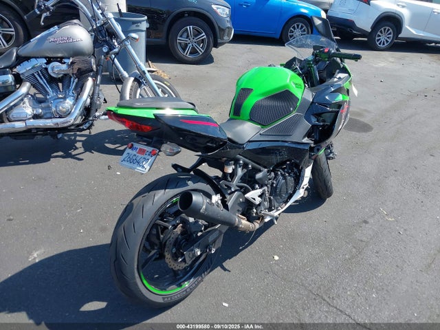 JKAEXKG12NDAF7210 Kawasaki Ninja 400