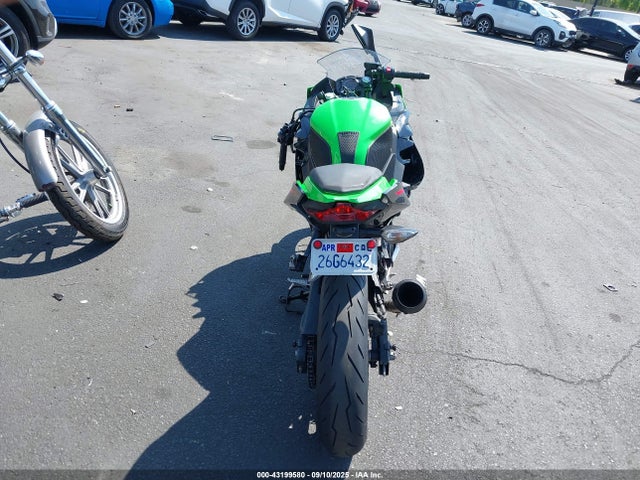 JKAEXKG12NDAF7210 Kawasaki Ninja 400