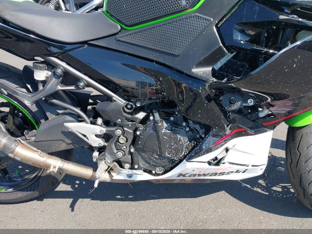 JKAEXKG12NDAF7210 Kawasaki Ninja 400