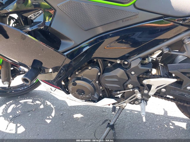 JKAEXKG12NDAF7210 Kawasaki Ninja 400