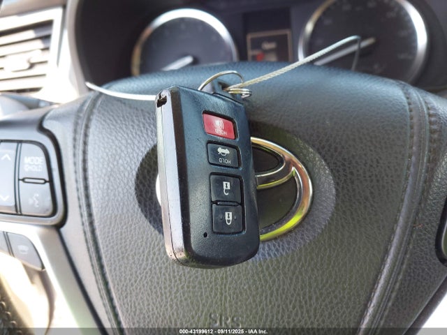 Toyota 2gr-fe 2015 5TDJKRFHXFS110799 Image 11
