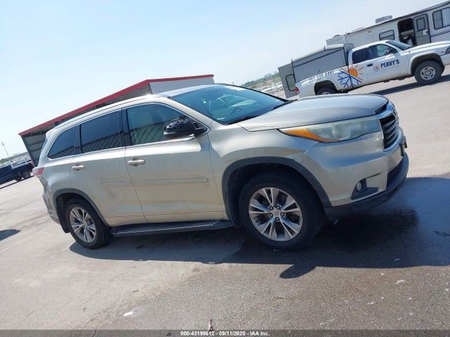 Toyota 2gr-fe 2015 5TDJKRFHXFS110799 Image 13