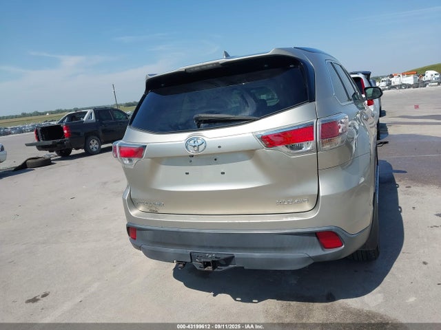 Toyota 2gr-fe 2015 5TDJKRFHXFS110799 Image 16