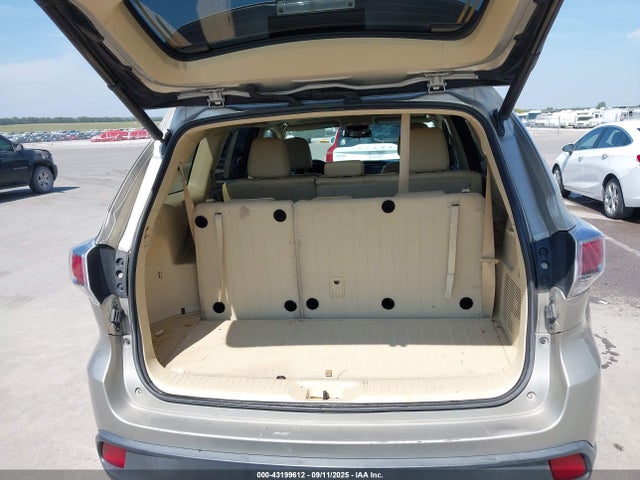 Toyota 2gr-fe 2015 5TDJKRFHXFS110799 Image 17