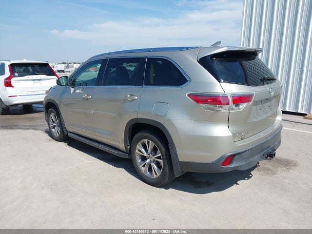 Toyota 2gr-fe 2015 5TDJKRFHXFS110799 Image 3