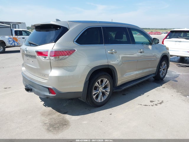 Toyota 2gr-fe 2015 5TDJKRFHXFS110799 Image 4