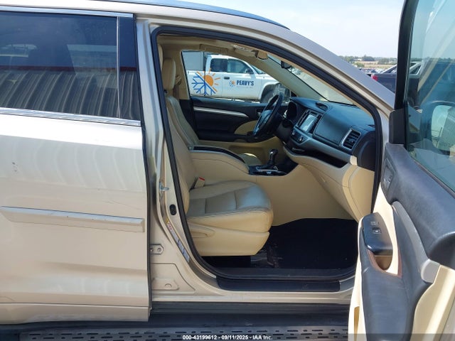 Toyota 2gr-fe 2015 5TDJKRFHXFS110799 Image 5