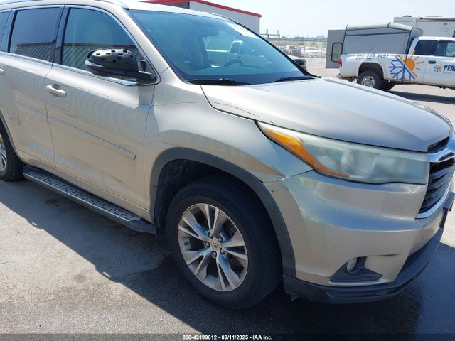 Toyota 2gr-fe 2015 5TDJKRFHXFS110799 Image 6