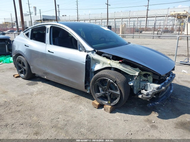 2026 TESLA MODEL Y 7SAYGDEE0TF360694 Photo 0