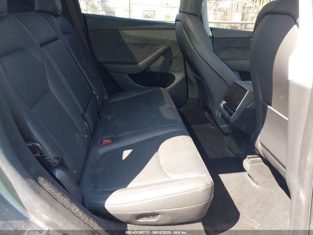 2026 TESLA MODEL Y 7SAYGDEE0TF360694 Photo 7