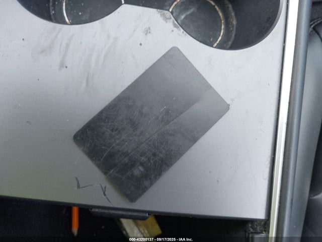 5YJ3E1EA8MF990702 Tesla 2021