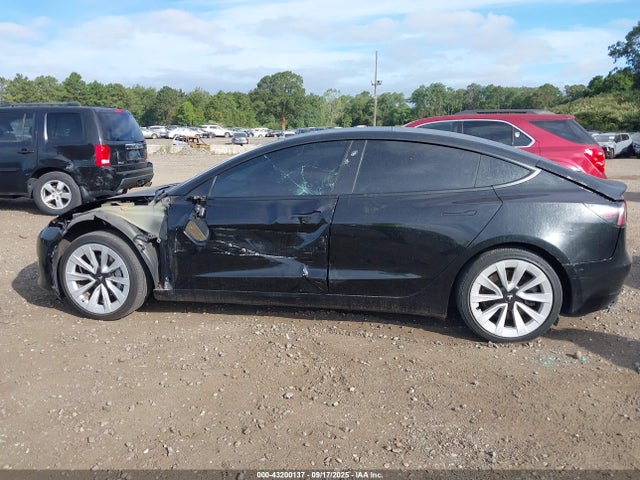 5YJ3E1EA8MF990702 Tesla 2021