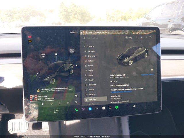 5YJ3E1EA8MF990702 Tesla 2021