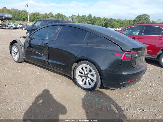 5YJ3E1EA8MF990702 Tesla 2021