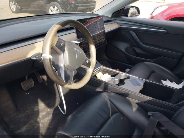5YJ3E1EA8MF990702 Tesla 2021