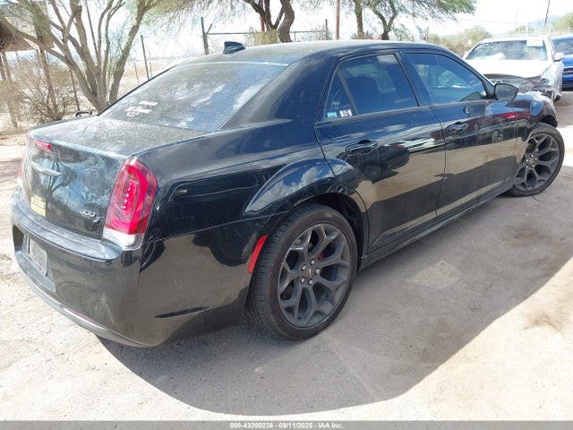 Chrysler 2019 2019 2C3CCABG9KH693710 Image 4
