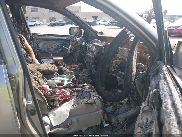5XYKT4A68EG512083 KIA SORENTO LX