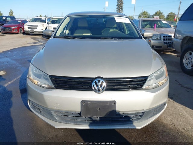3VWD17AJ8EM237965 Volkswagen 2014