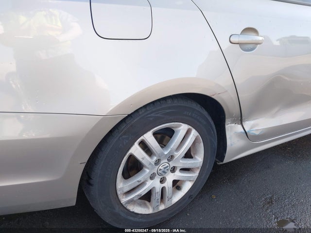 3VWD17AJ8EM237965 Volkswagen 2014