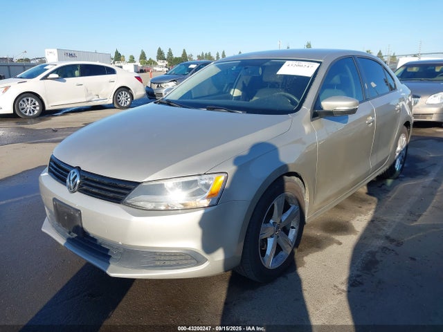3VWD17AJ8EM237965 Volkswagen 2014