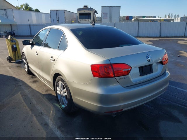 3VWD17AJ8EM237965 Volkswagen 2014