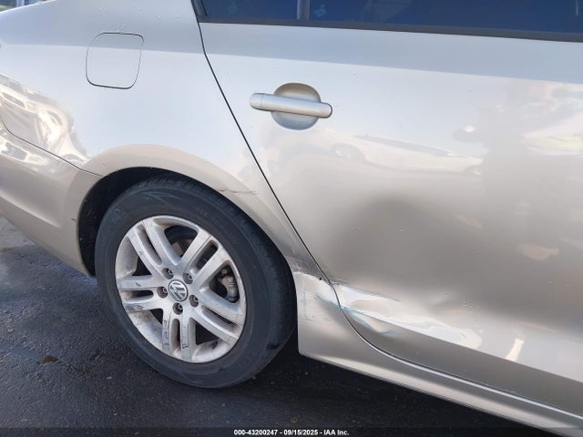 3VWD17AJ8EM237965 Volkswagen 2014