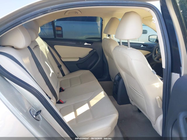 3VWD17AJ8EM237965 Volkswagen 2014