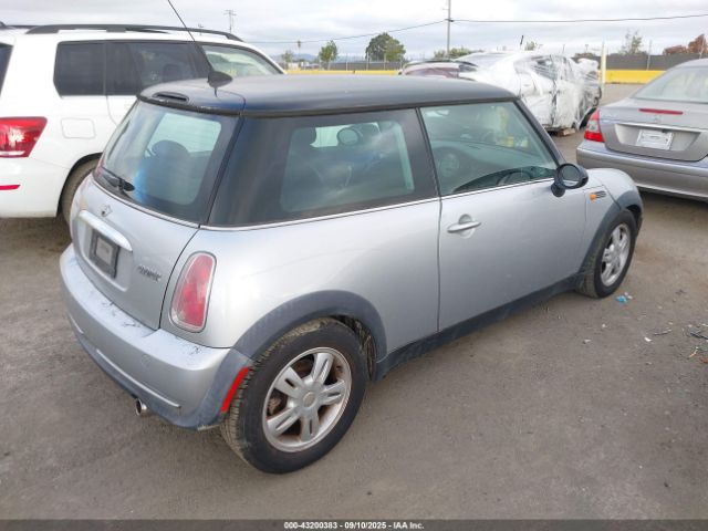 2006 MINI COOPER WMWRC33556TJ73881 Photo 3