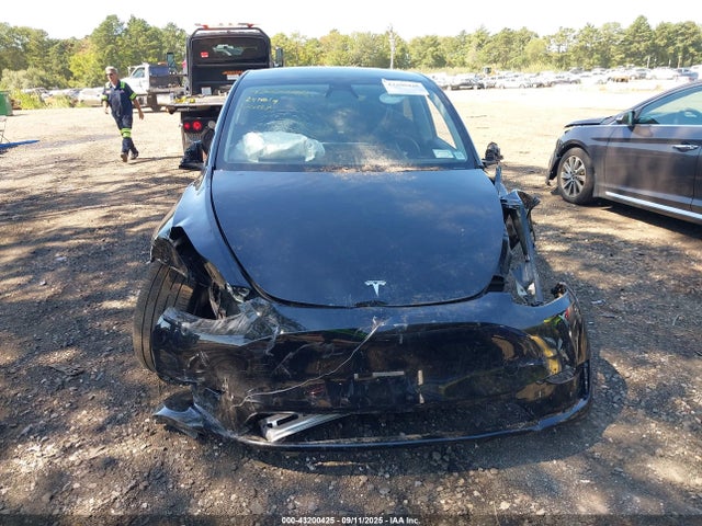 Tesla Model Y 2024 7SAYGDEE0RA263193 Image 11