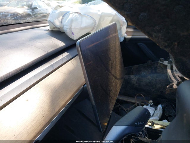 Tesla Model Y 2024 7SAYGDEE0RA263193 Image 16