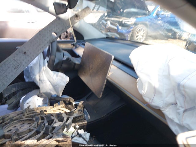 2024 TESLA MODEL Y 7SAYGDEE0RA263193 Photo 4