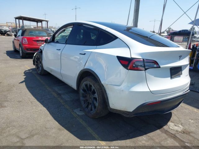 2021 TESLA MODEL Y 5YJYGAEEXMF158832 Photo 2