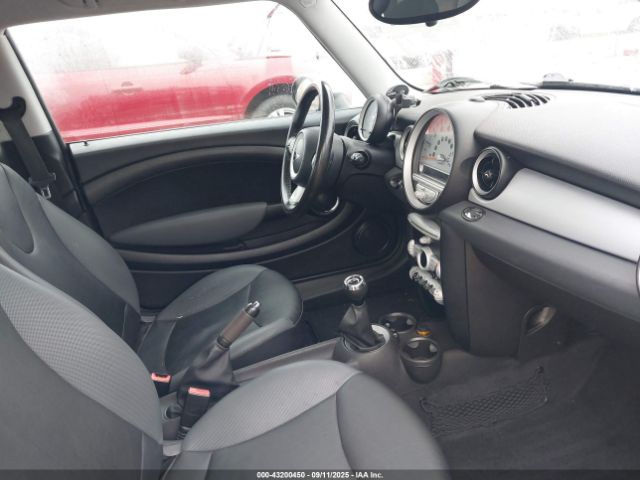 2010 MINI COOPER CLUBMAN WMWML3C55ATX51447 Photo 4