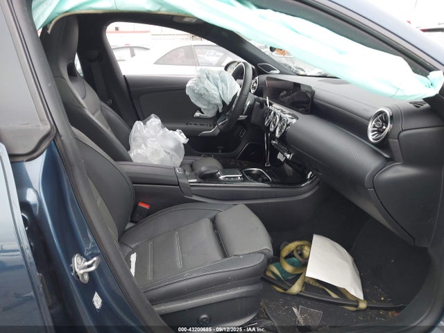 W1K5J4GB9PN337125 Mercedes-Benz m260