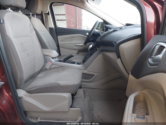 1FMCU0GXXGUC00211 Ford Escape