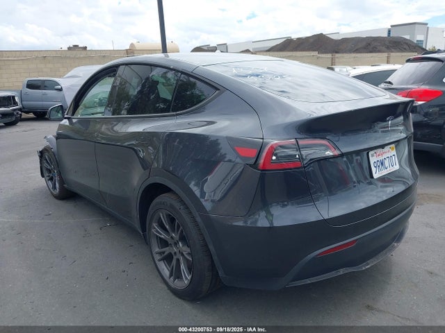 2025 TESLA MODEL Y 7SAYGDED5SF271337 Photo 2
