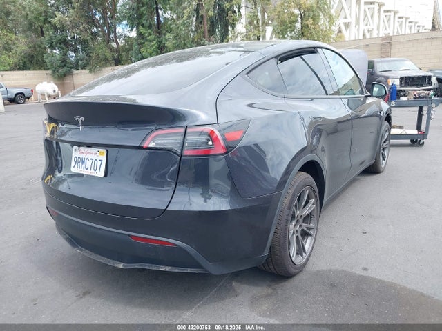 2025 TESLA MODEL Y 7SAYGDED5SF271337 Photo 3