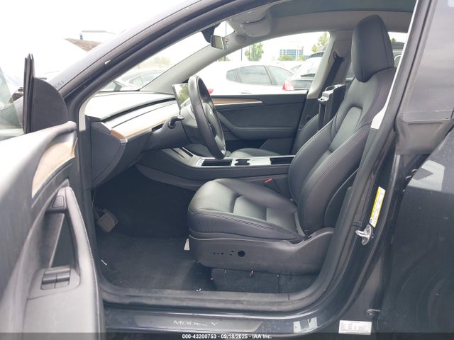 2025 TESLA MODEL Y 7SAYGDED5SF271337 Photo 4