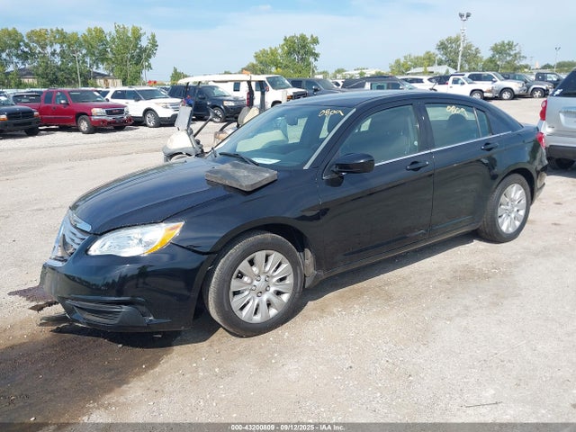 Chrysler 200 LX 2014 1C3CCBAB2EN146589 Image 2
