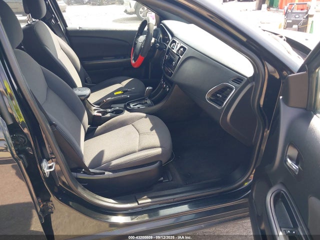 Chrysler 200 LX 2014 1C3CCBAB2EN146589 Image 5