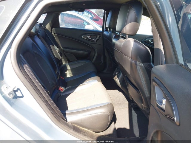 Chrysler 200 2015 1C3CCCBG9FN635802 Image 8