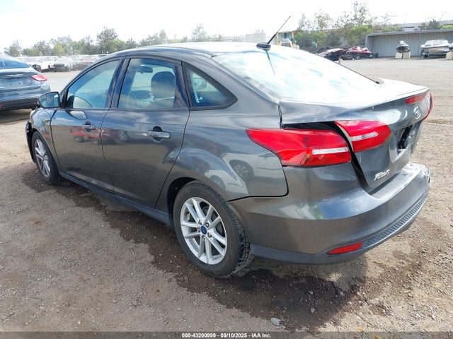Ford Focus 2016 1FADP3F26GL372688 Image 3