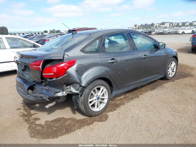 Ford Focus 2016 1FADP3F26GL372688 Image 4