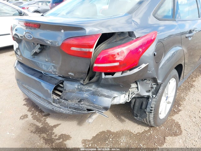Ford Focus 2016 1FADP3F26GL372688 Image 6