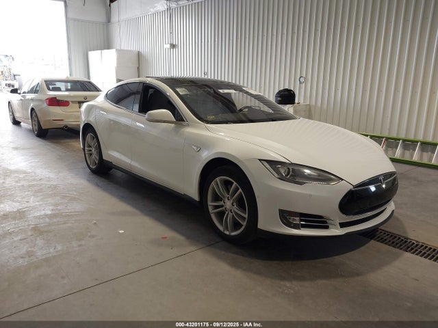 2015 TESLA MODEL S 5YJSA1E27FF112701 Photo 0