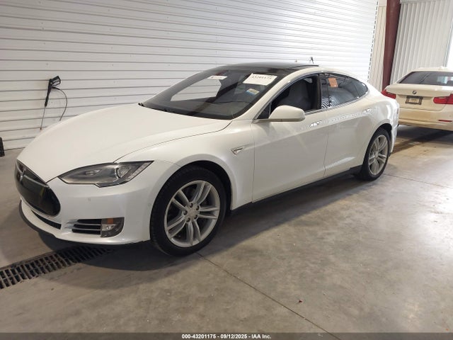 2015 TESLA MODEL S 5YJSA1E27FF112701 Photo 1