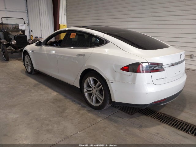 2015 TESLA MODEL S 5YJSA1E27FF112701 Photo 2