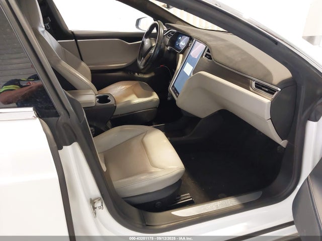 2015 TESLA MODEL S 5YJSA1E27FF112701 Photo 4