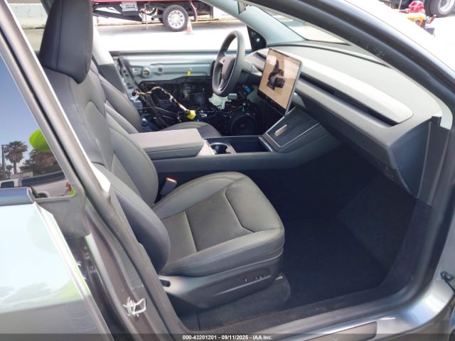 2026 TESLA MODEL Y 7SAYGDEE9TF357034 Photo 4